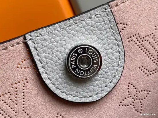 WIS LOUIS HINA PM VUITTON 0523